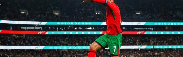 开云登录入口-还得靠他！上半场轮休 C罗绝杀帮葡萄牙逆转取胜！