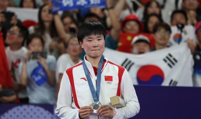 kaiyun体育-【韩媒速递】何冰娇演绎美丽佳话 安洗莹不平则鸣