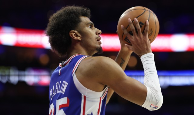 kaiyun体育-火力压制！巴洛反击一马当先起飞暴扣 76人下半场13-2打停太阳