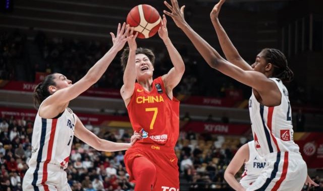 开云平台登录-进攻低迷仅1人得分上双 中国女篮32分惨败法国